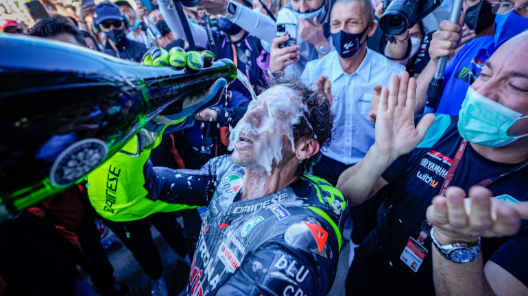 Πρέπει να συνέλθει από τη σαμπάνια πρώτα ο Ιταλός για να οδηγήσει ξανά!