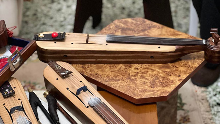 Επί εξήντα χρόνια, 82χρονος υπηρετεί την ποντιακή παράδοση και κατασκευάζει κεμετζέδες, που ταξιδεύουν σε όλο τον κόσμο