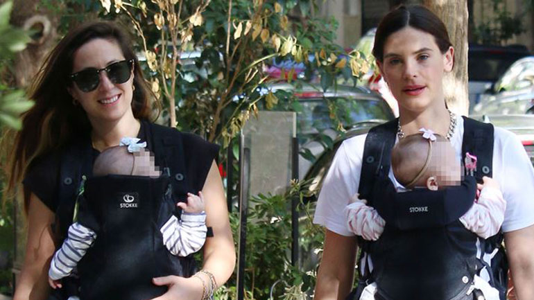 Kασσιανή Τανιμανίδη – Χριστίνα Μπόμπα: Βόλτα με τις δίδυμες στο Κολωνάκι