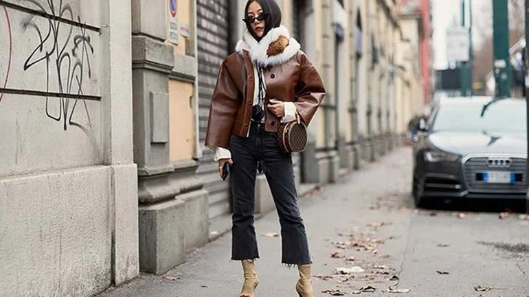 Το washed out black denim είναι το πιο hot-right-now στα τζιν παντελόνια!