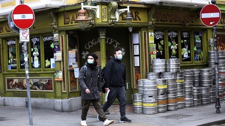 Η Ιρλανδία, με ποσοστό εμβολιασμού 93%, επιστρέφει σε μερικό lockdown