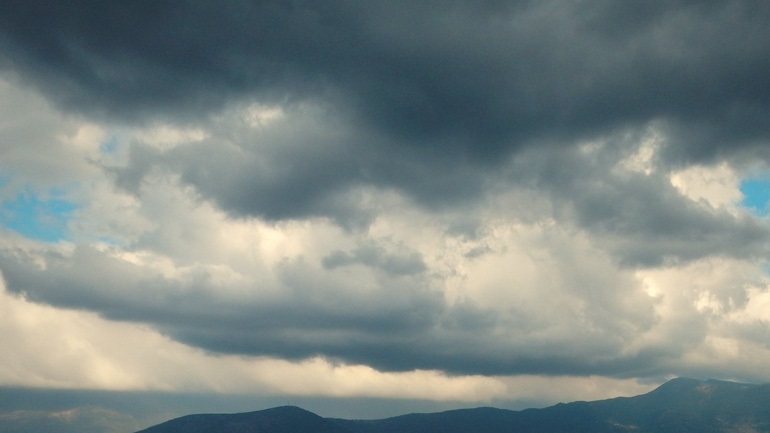 Λίγες νεφώσεις το Σάββατο, πυκνότερες στα ανατολικά και νότια, με πιθανότητα ασθενών τοπικών βροχών στην Κρήτη