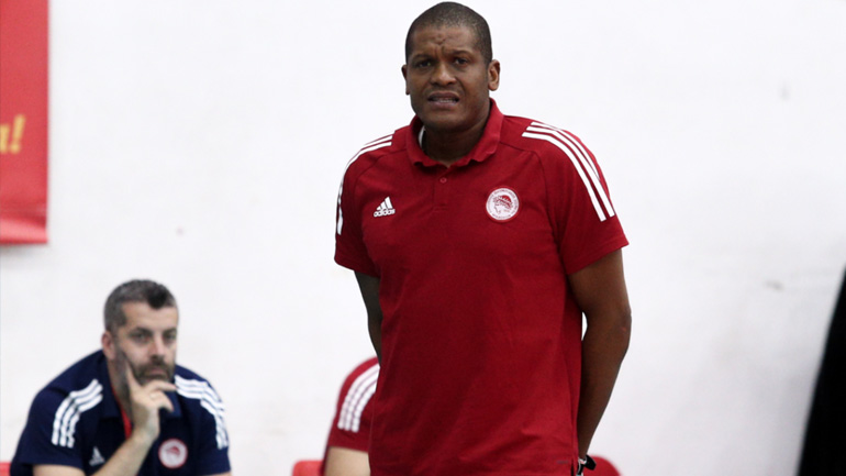 Bόλεϊ: Τέλος από τον Ολυμπιακό ο Κουτίνιο