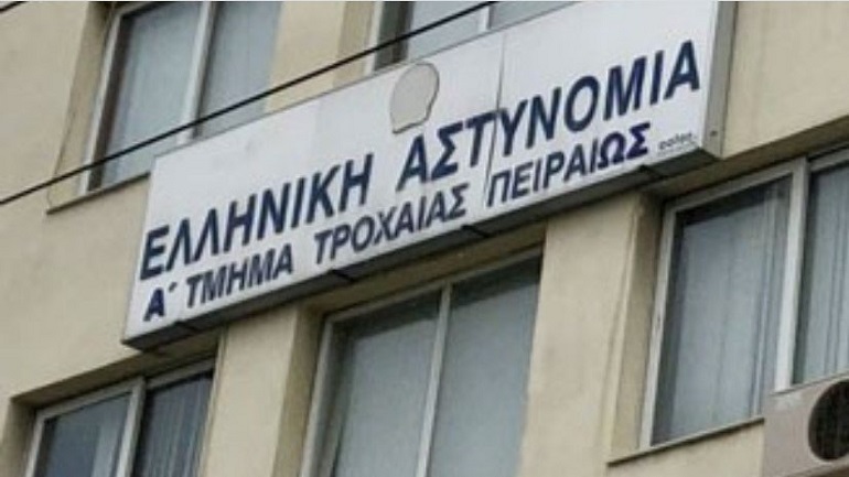 Προφυλακίστηκαν οι δυο νεαροί που πέταξαν μολότοφ στην Τροχαία Πειραιά