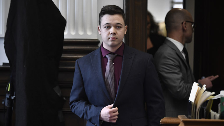 ΗΠΑ: Αθώος ο έφηβος που σκότωσε δύο άνδρες σε αντιρατσιστικές διαδηλώσεις στην Κενόσα