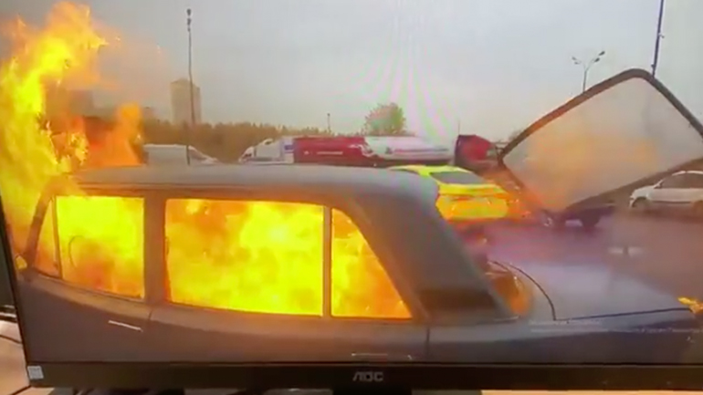 Έκρηξη αυτοκινήτου σε slow motion