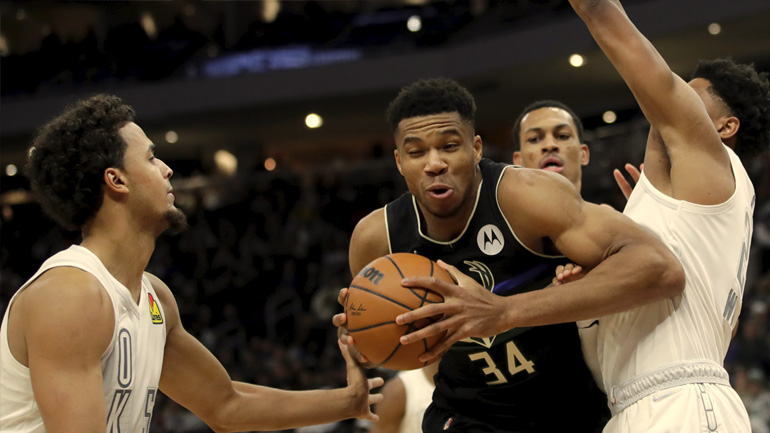 ΝΒΑ: Νίκη με σφραγίδα Αντετοκούνμπο για τους Μπακς κόντρα στους Θάντερ