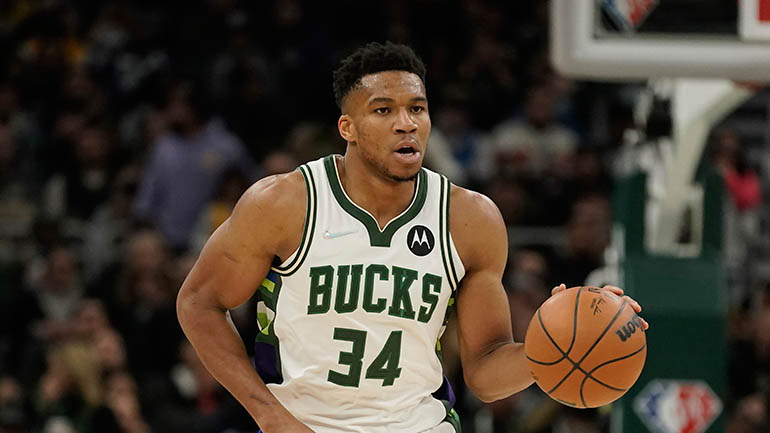 Ο Αντετοκούνμπο συνεχίζει να γράφει το όνομά του στα βιβλία των ρεκόρ