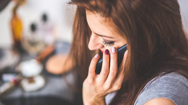 Δωρεάν οι κλήσεις προς την τηλεφωνική Γραμμή SOS 15900 για την καταπολέμηση της βίας κατά των γυναικών