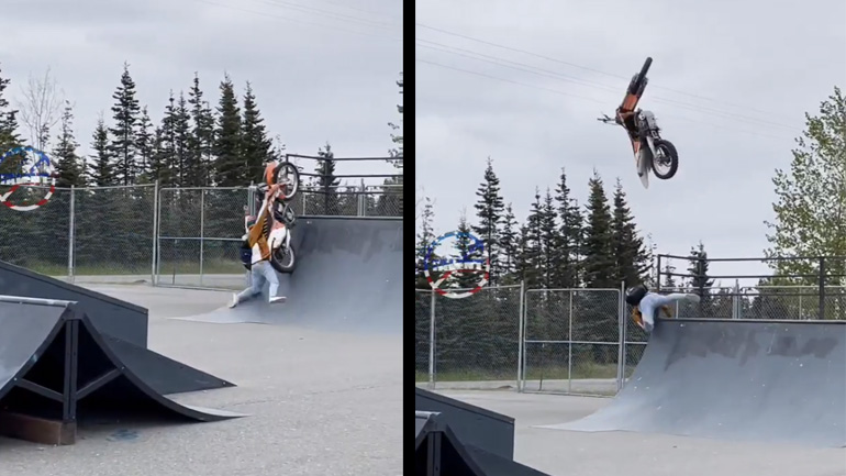 Άλμα με μοτοσυκλέτα σε skatepark