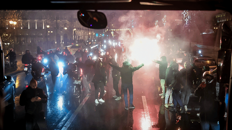 Παναθηναϊκός: Αποθέωση της «πράσινης» αποστολής έξω από τη Βουλή και στο ΟΑΚΑ