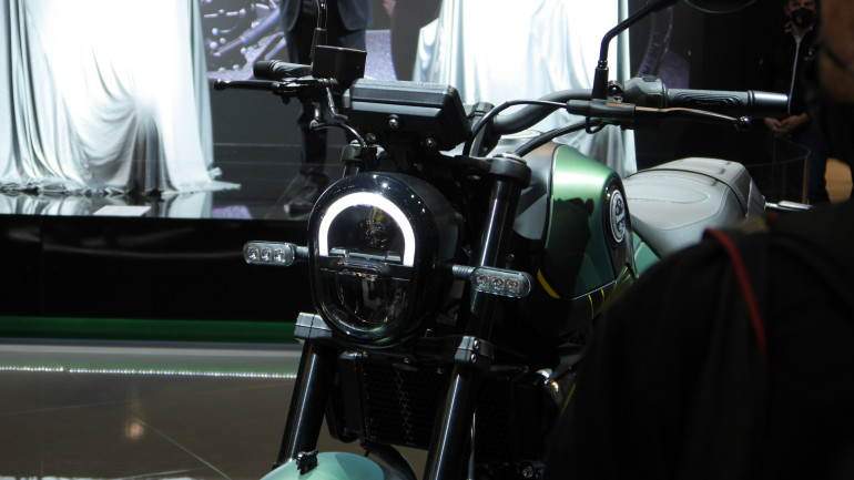 Το Leoncino 125 λίγα δευτερόλεπτα μετά από την αποκάλυψή του.