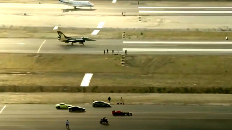 Η γρηγορότερη κόντρα ever: Μαχητικό F16 vs μηχανής vs formula vs supercar! 