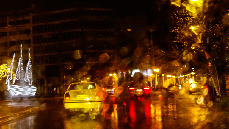 Προβλήματα λόγω της κακοκαιρίας στην Αττική – Σε ποιες περιοχές έχει διακοπεί η κυκλοφορία