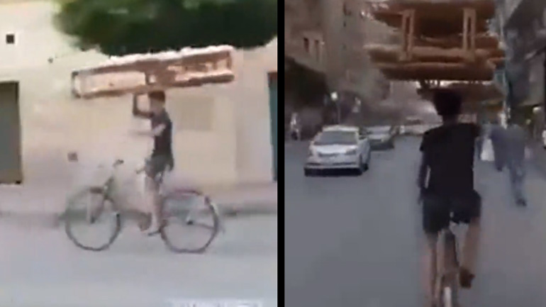 Παράδοση ψωμιού στο Καΐρο