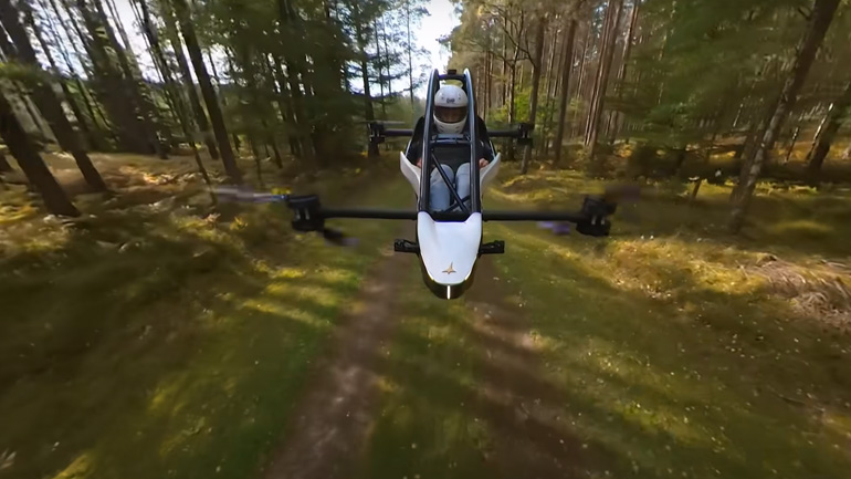 Πτήση με το Jetson ONE σε ένα δάσος