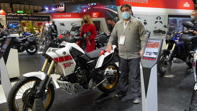 Η έκδοση Rally με τα αγωνιστικά χρώματα της Yamaha.