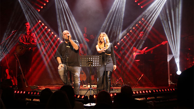 Μπάμπης Στόκας – Μελίνα Ασλανίδου: Δυναμικό ξεκίνημα στο «Kremlino Stage»