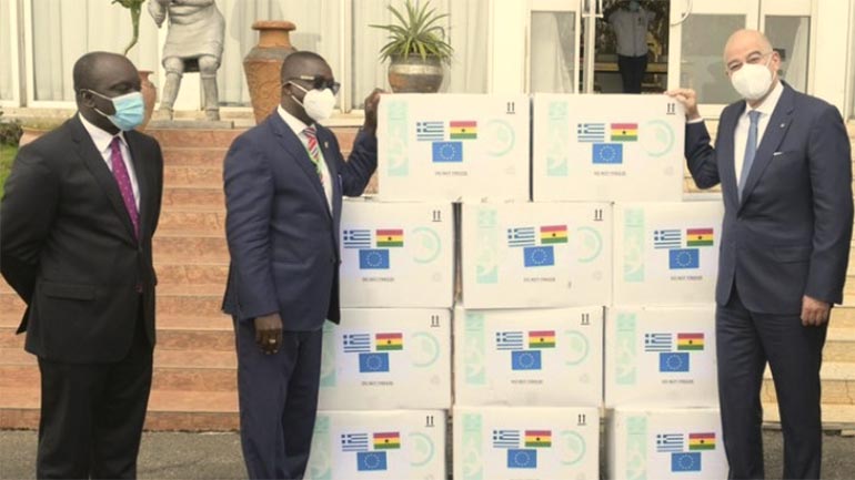 Στη Γκάνα ο Νίκος Δένδιας – Δωρεά 150.000 εμβολίων από την Ελλάδα