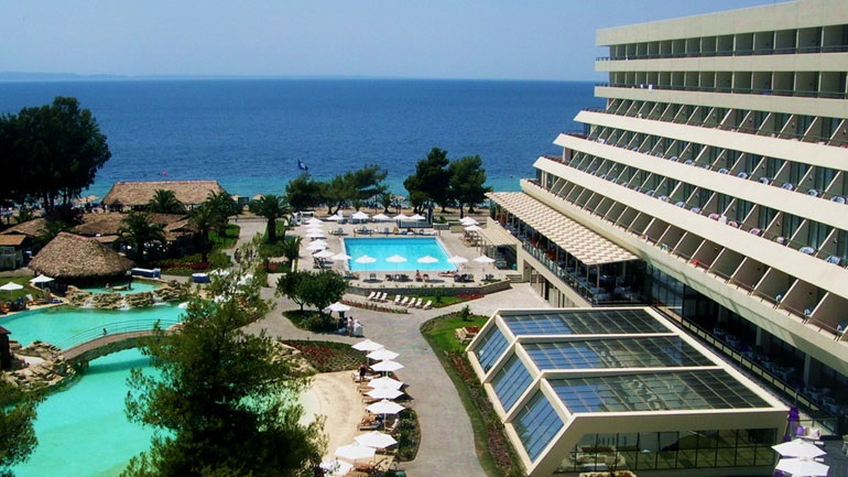 Ξεκίνησε η ελεγχόμενη εξουδετέρωση των εκρηκτικών που βρέθηκαν σε αποθήκες του «Πόρτο Καρράς»