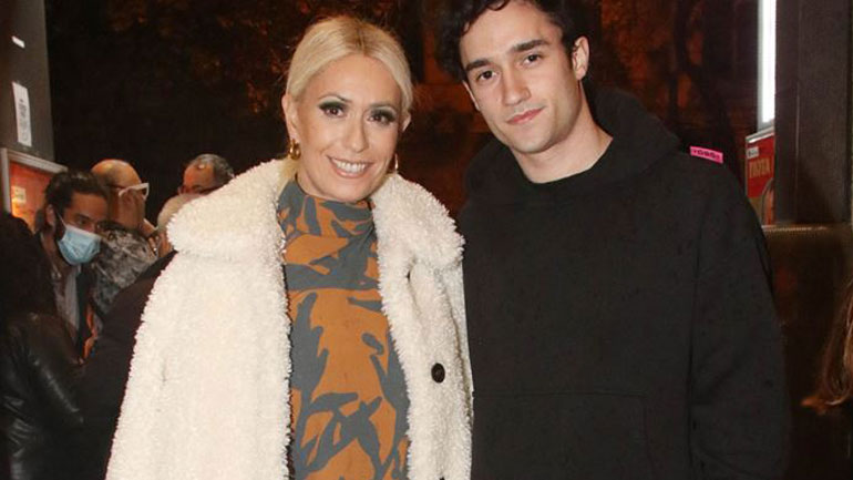 Μαρία Μπακοδήμου: Στο θέατρο με τον γιο της Άρη Αργυρόπουλο