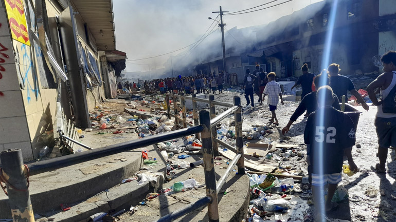 Ταραχές στα Νησιά του Σολομώντα: Η Αυστραλία στέλνει αστυνομικούς και στρατιωτικούς Ταραχές στα Νησιά του Σολομώντα: Η Αυστραλία στέλνει αστυνομικούς και στρατιωτικούς