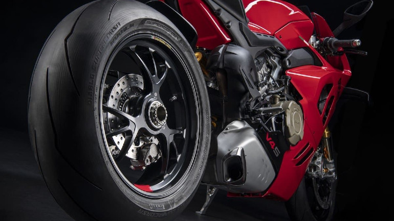 Καινούριο ψαλίδι τοποθετημένο πιο ψηλά για καλύτερη πρόσφυση κατά την επιτάχυνση.