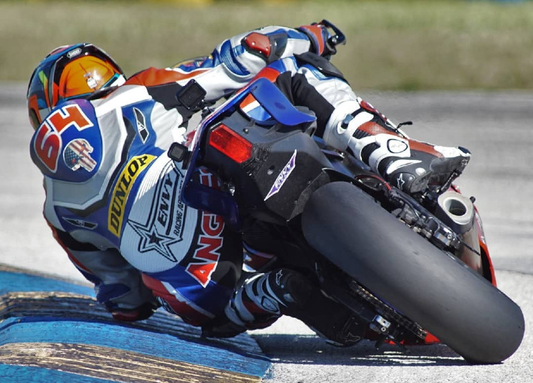 Τα ελαστικά της Dunlop και όχι μόνο θα τα βρείτε στο κατάστημα Peristeras Tyres.