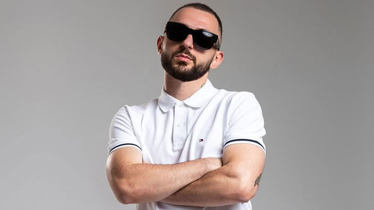 O τράπερ Toquel εξομολογείται: «O πατέρας μου έπαιζε τζόγο και χτυπούσε την μάνα μου»