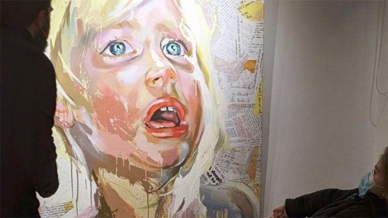 Η ιστορία της Σοφίας μέσα από μια έκθεση ζωγραφικής, με πίστη στη δύναμη κάθε κακοποιημένης γυναίκας