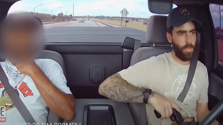 Άρχισε να τον πυροβολεί επειδή του κόλλαγε από πίσω