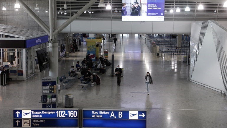 Σε καραντίνα πέντε Έλληνες που ήρθαν από τη Νότια Αφρική λόγω της μετάλλαξης Όμικρον