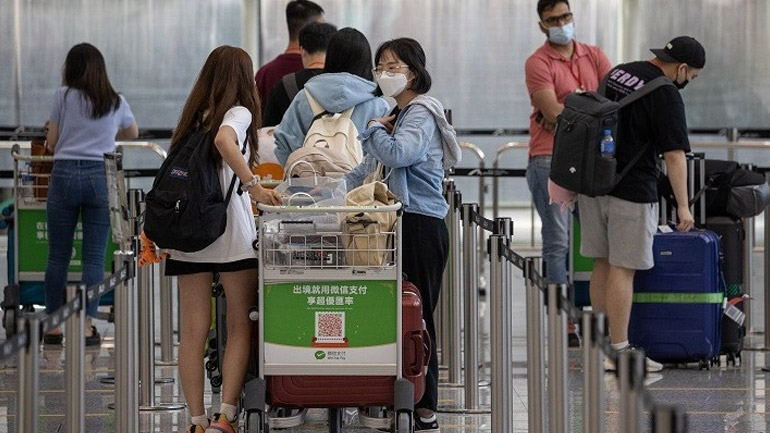 Ελβετία-Covid-19: Πρώτο πιθανό περιστατικό της παραλλαγής Όμικρον σε ταξιδιώτη από τη Νότια Αφρική