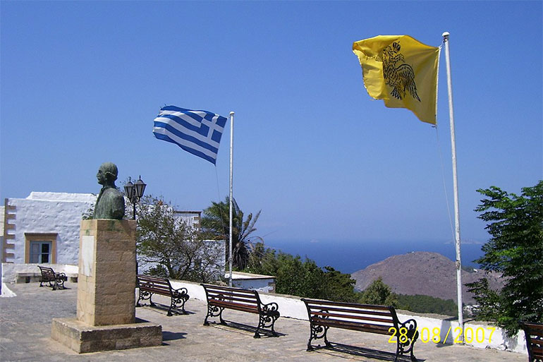 Άγαλμα του Εμμανουήλ Ξανθού στη Πάτμο