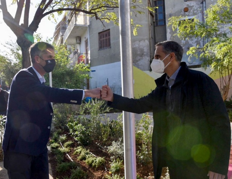 1.	Ο Δήμαρχος Αθηναίων κ. Κώστας Μπακογιάννης με τον Διευθύνοντα Σύμβουλο της Nova, κ. Παναγιώτη Γεωργιόπουλο