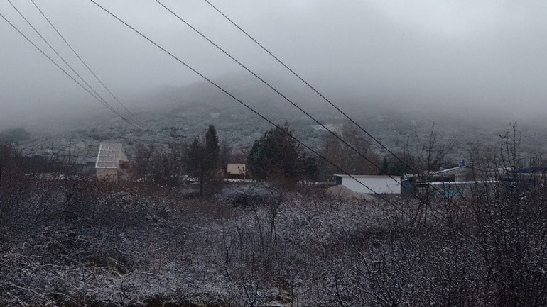Έπεσαν τα πρώτα χιόνια στα Τρίκαλα