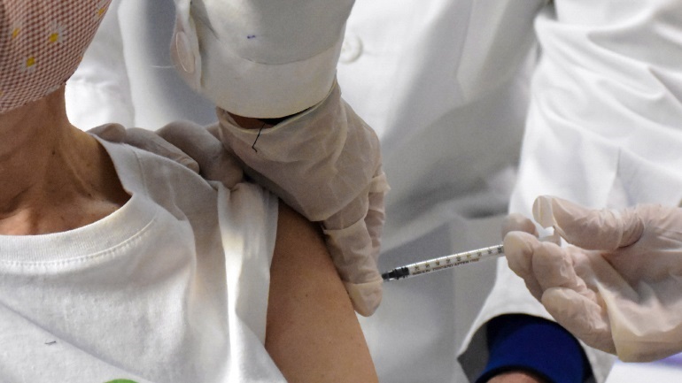 H τρίτη δόση του εμβολίου της Pfizer οδηγεί σε παραγωγή υψηλών αντισωμάτων