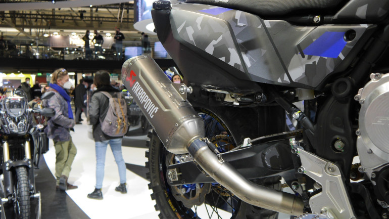 Ολοκληρωμένο σύστημα εξάτμισης Akrapovic.