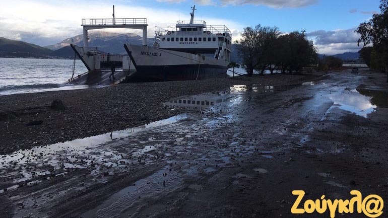 Ρίο: Οι ισχυροί άνεμοι έβγαλαν ferry boat στην παραλία Ρίο: Οι ισχυροί άνεμοι έβγαλαν ferry boat στην παραλία