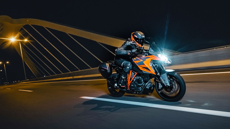 Με αυτό το KTM Super Duke μπορείς να κάνεις ταξίδι