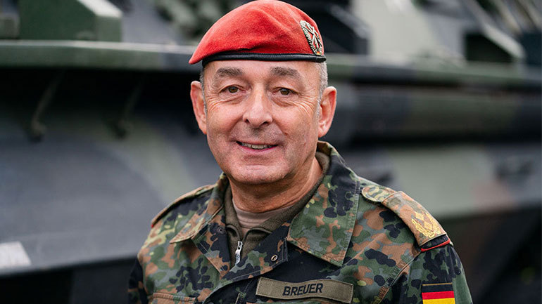 Γερμανία: Ένας στρατηγός στη μάχη κατά της πανδημίας