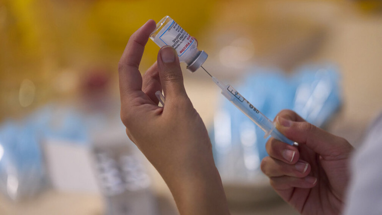 Moderna: «Πολύ λιγότερο αποτελεσματικά τα εμβόλια στην Όμικρον»