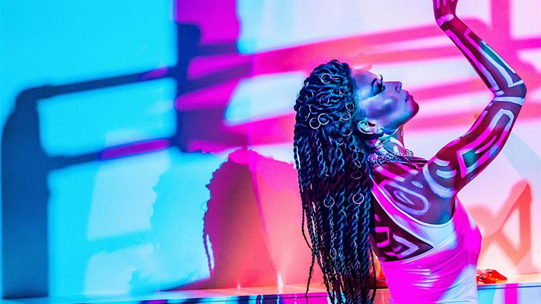 Shaya: Συνεργασία έκπληξη για το νέο της τραγούδι «Freak»