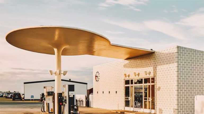 Το ιστορικό βενζινάδικο του Arne Jacobsen μέσα από τον φακό του David Altrath