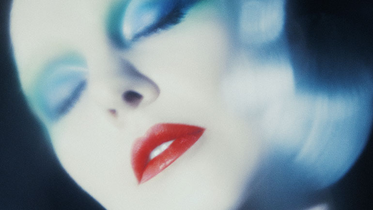 Τάμτα – Εντυπωσιακή ως σύγχρονη θεά των υδάτων στο νέο της βίντεο κλιπ «N.E.R.O.»