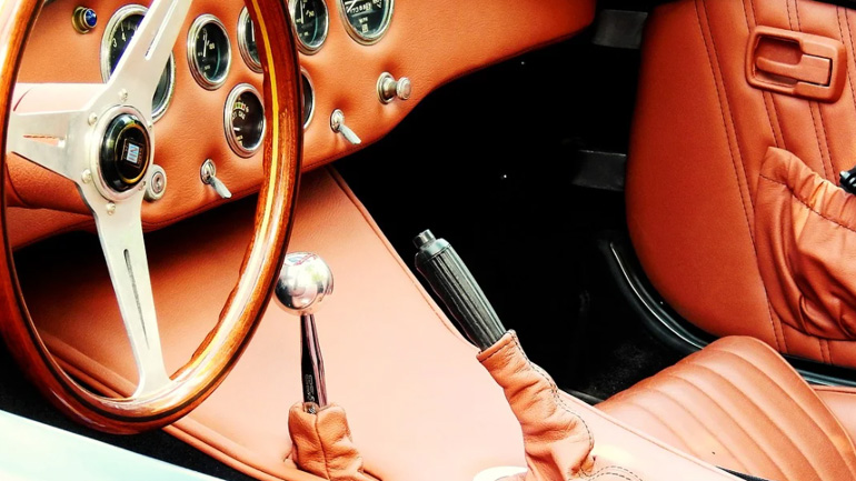 Υπάρχει κανείς που του λείπει το παραδοσιακό μηχανικό χειρόφρενο;