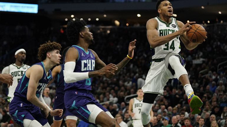 NBA: Νίκη για τους Μπακς, 127-125 τους Χόρνετς