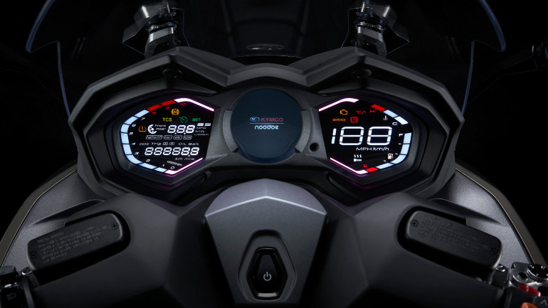 Ανανεωμένος πίνακας οργάνων με σύστημα συνδεσιμότητας και σύστημα εκκίνησης χωρίς κλειδί.