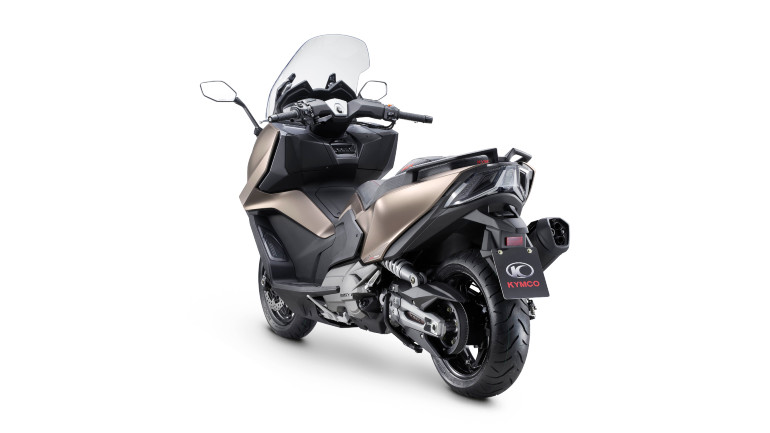 Πιο άνετο, με καλύτερη προστασία και μεγαλύτερη ικανότητα στο ταξίδι το νέο AK550 ST.