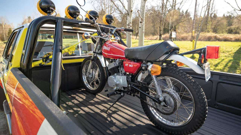 Αν αγοράσεις αυτήν τη Yamaha GT80, σου δίνουν δώρο ένα Toyota Hilux!